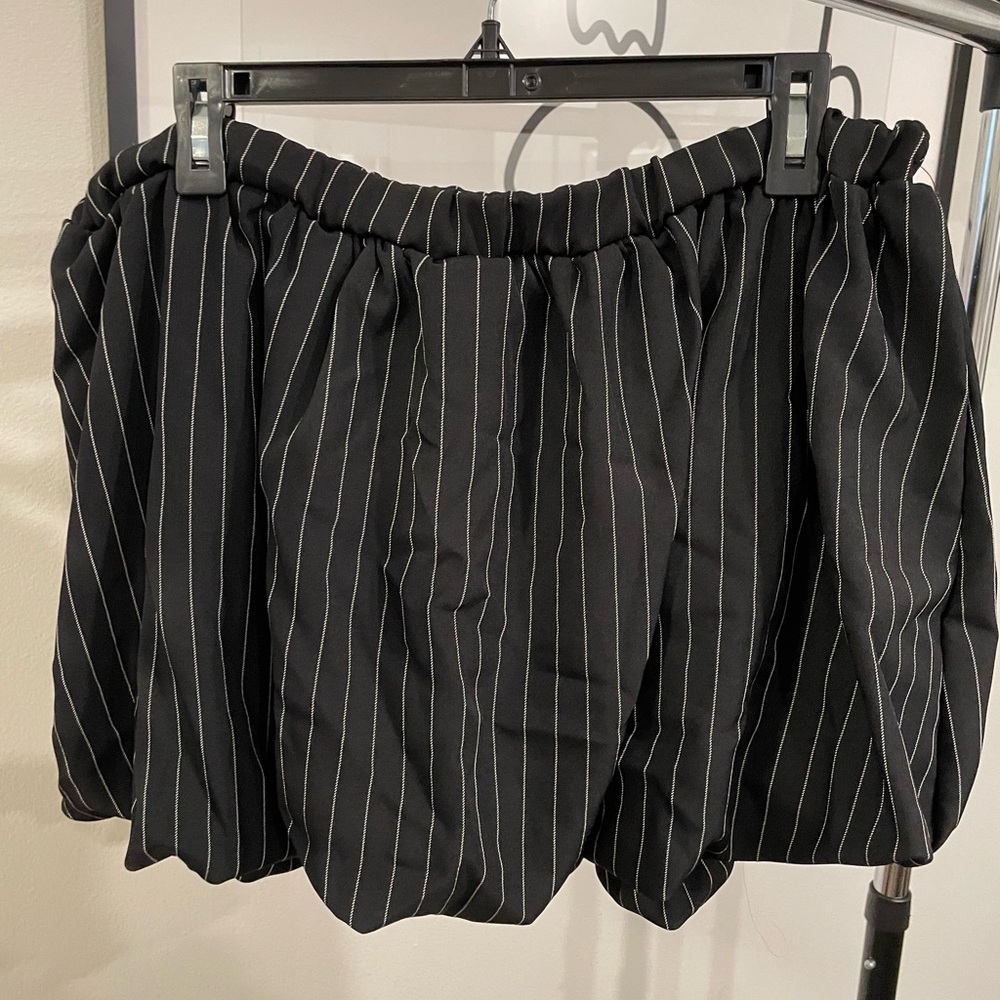 NWT Pinstripe mini bubble skort - Picture 3 of 11